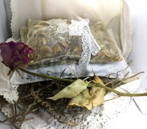herbal pillow with organza inserts
