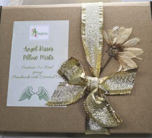 A Christmas decorated set of 3 Pillowsprays