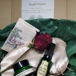Aromaprose Tw EYE light zone Gift Box a selection of eye products gift boxed