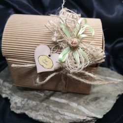 Aromaprose Angel Treasures Mothers Day outer box 2 Eco outer box shaped like a treasure chest with bow decoration