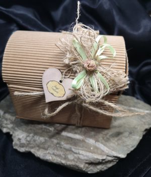 Eco outer box shaped like a treasure chest with bow decoration